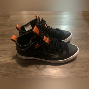 Converse all star sneakers M 8.5, W 10